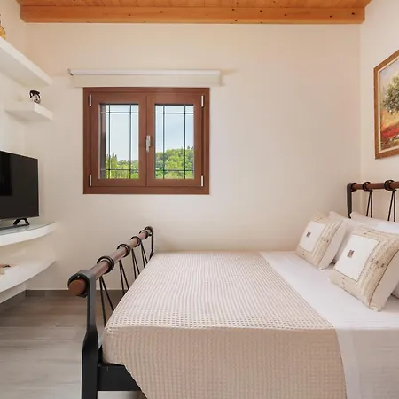 Logas Hill - Situated Close To Sunset Logas Beach- Peroulades Vila *