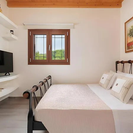 Logas Hill * Peroulades (Corfu)