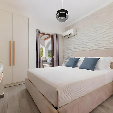 Logas Hill Peroulades (Corfu)