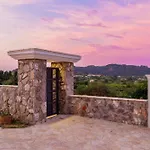 Logas Hill * Peroulades (Corfu)